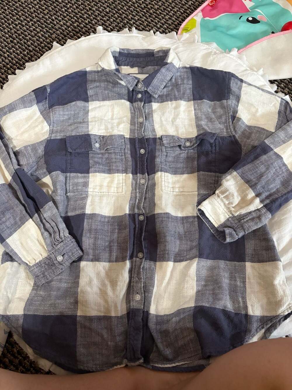 American Eagle Blue and White Plaid Flannel Button-Up Shirt Size L